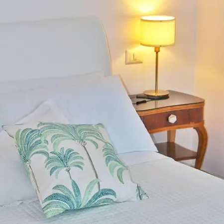 Elicriso Yenne Apartment