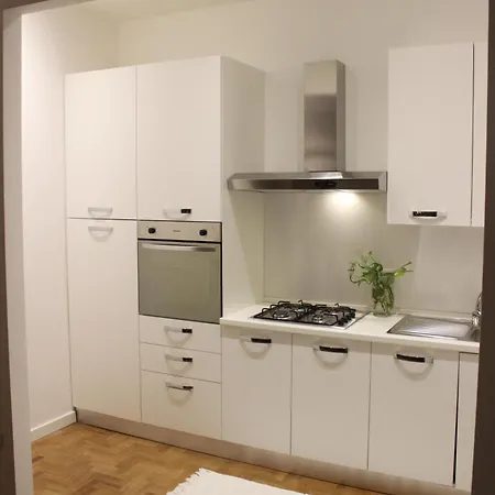 Elicriso Yenne Apartment *